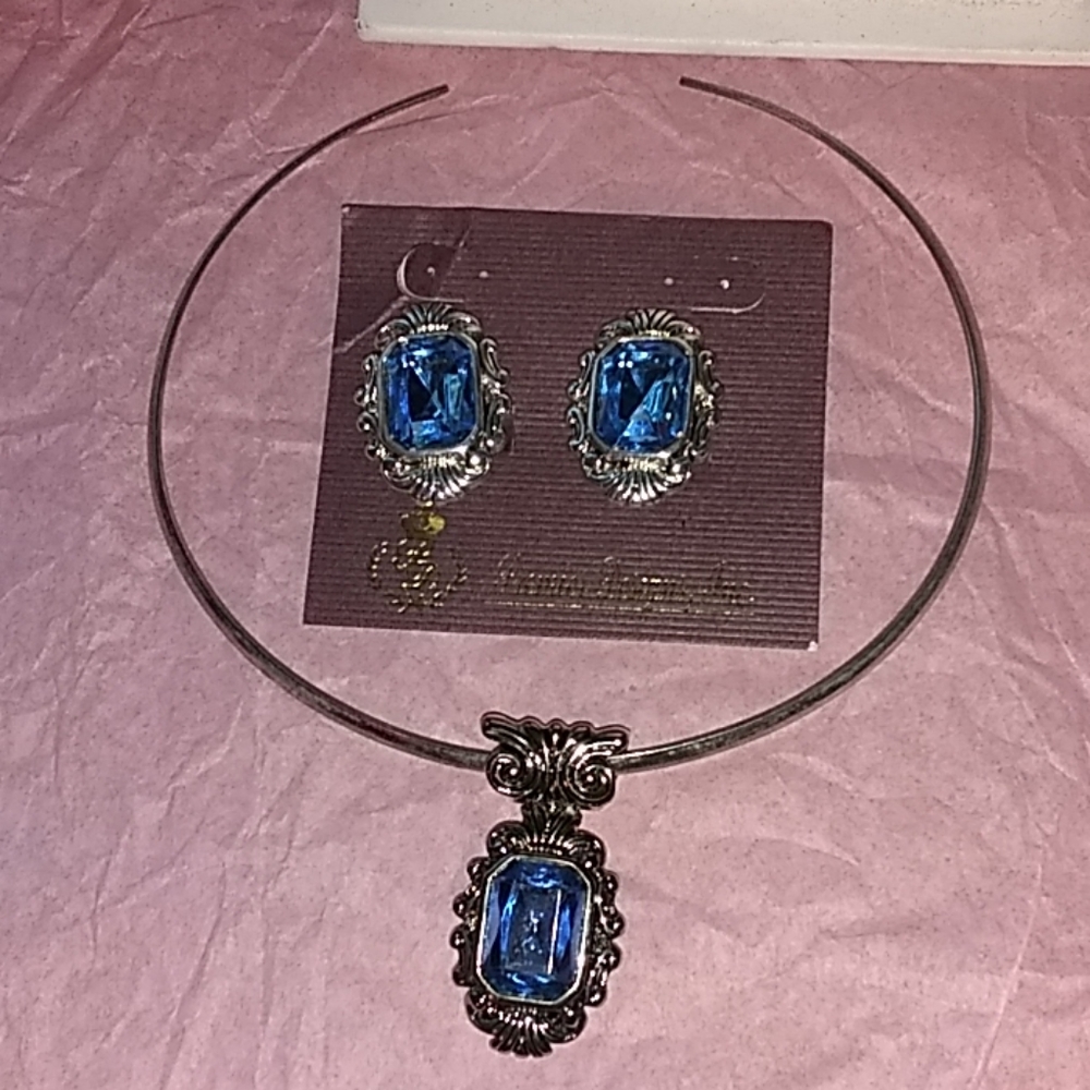 😍😁FABULOUS!/BLUE RIGHNSTONES PENDANT SET😍🤗 - Picture 2 of 8